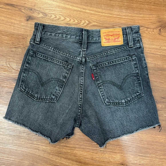 Levi's Pants - Levi's Black Wedgie Short Size 25